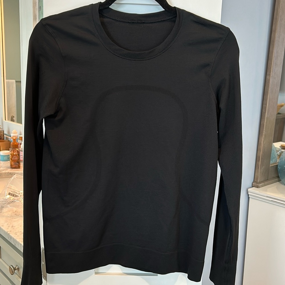 Black Lululemon size 4 relaxed fit shirt